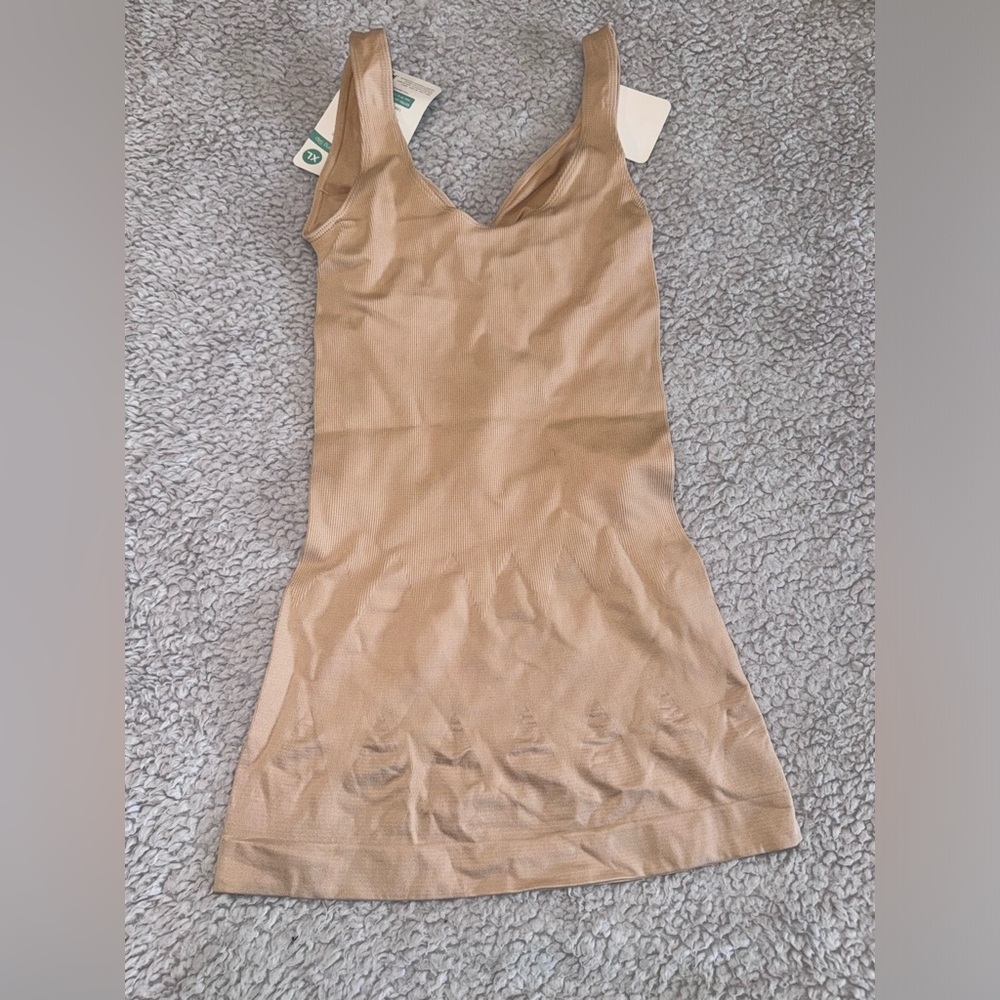 Seamless Tan Shapewear Camisole - Picture 3 of 3
